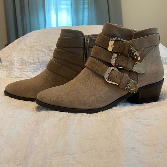 Taryn Rose Samantha Tan suede Ankle boots with gold tone buckles. SZ 8.5 - Picture 3 of 16